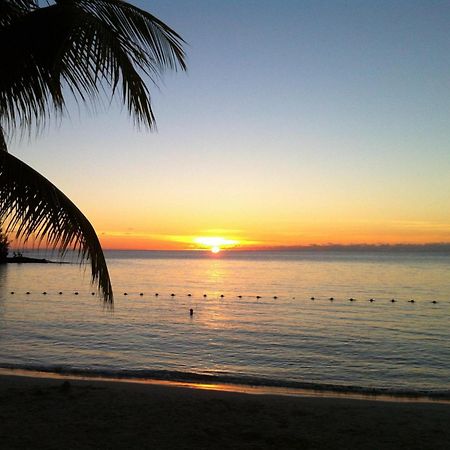 Pereybere Beach Apartments Bagian luar foto