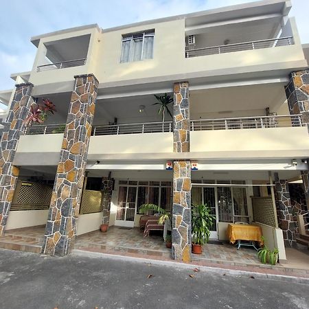 Pereybere Beach Apartments Bagian luar foto