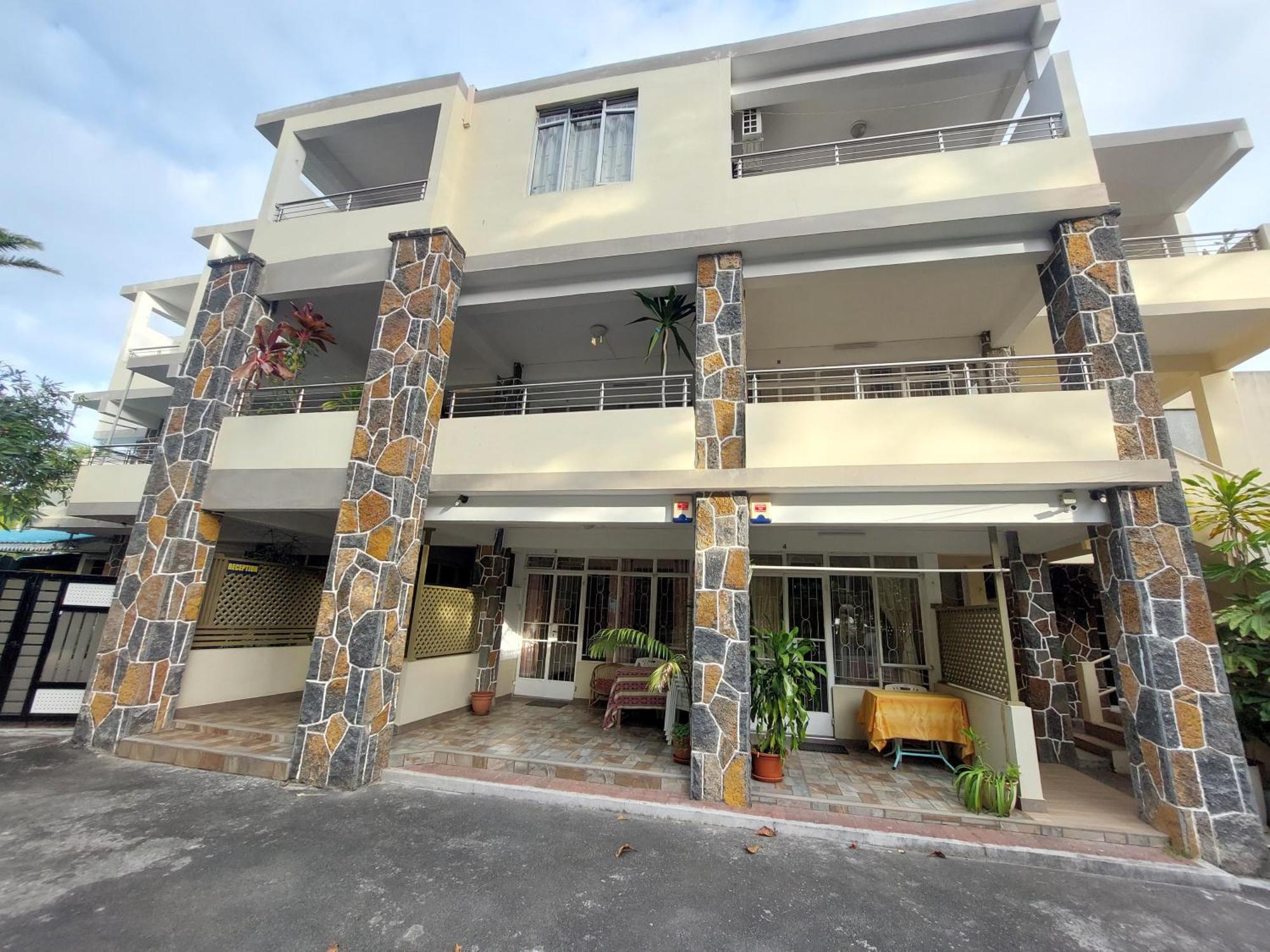 Pereybere Beach Apartments Bagian luar foto